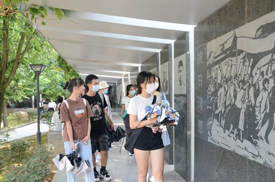 hg皇冠员工第二党支部组织参观浙大西迁纪念广场